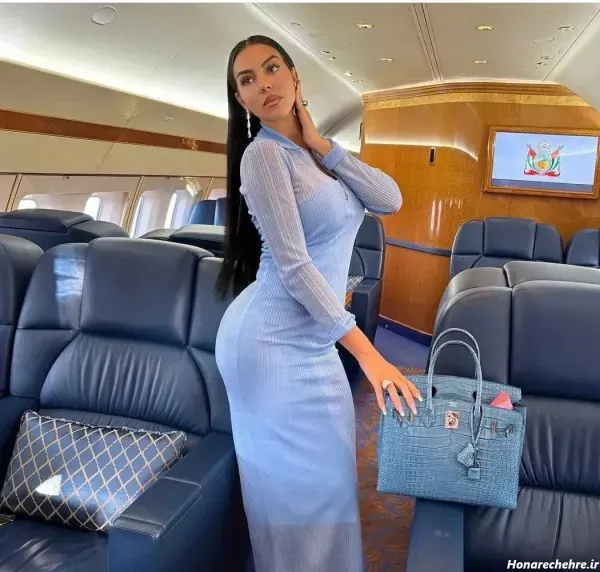  عکس جورجینا از پشت