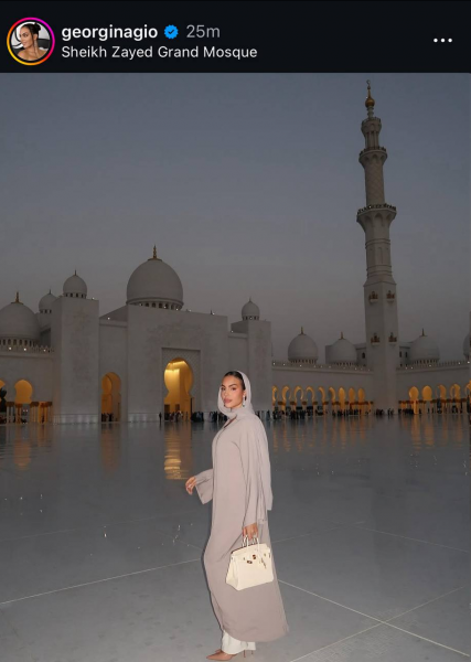  عکس جورجینا ایستاده