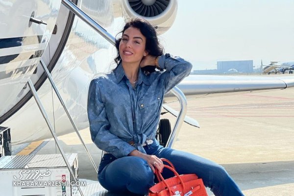  عکس جورجینا ایستاده