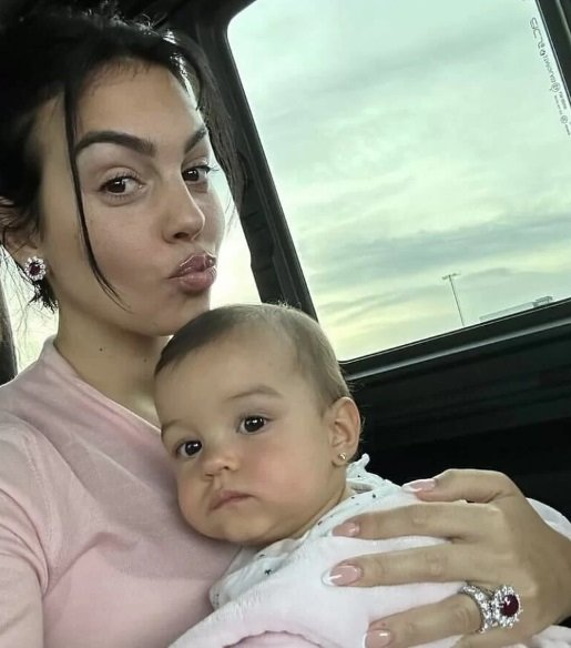 عکس جورجینا بدون آرایش