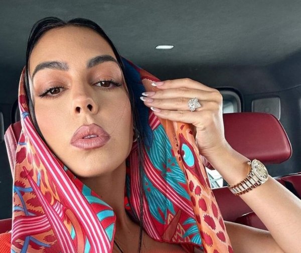  عکس جورجینا با حجاب