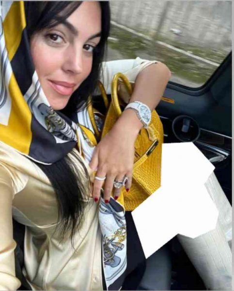  عکس جورجینا با حجاب