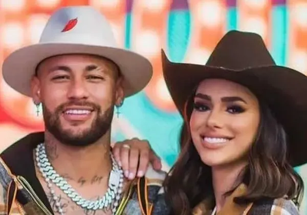  عکس نیمار و همسرش در استخر