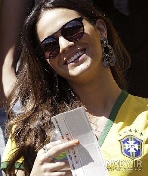  عکس نیمار و همسرش در استخر