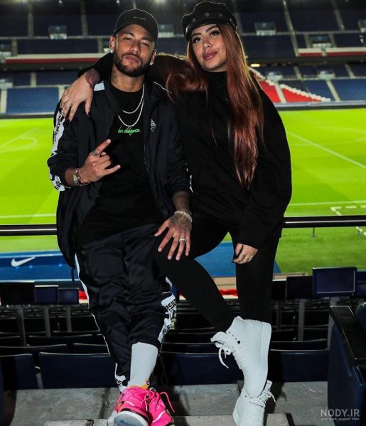  عکس نیمار و همسرش در استخر