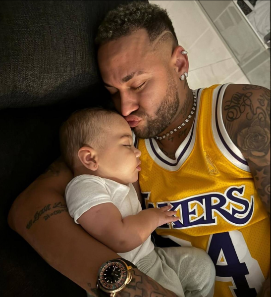  عکس نیمار و همسرش بوسیدن