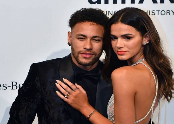  عکس نیمار و همسرش بوسیدن