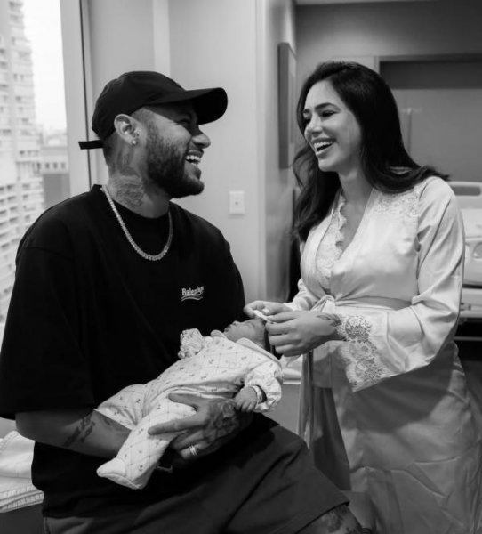 عکس بوسه نیمار و همسرش