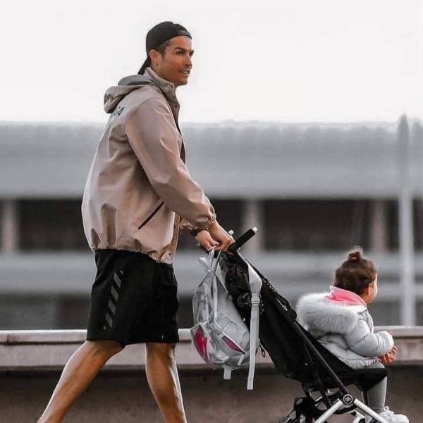  32 عکس رونالدو با کیفیت 4k