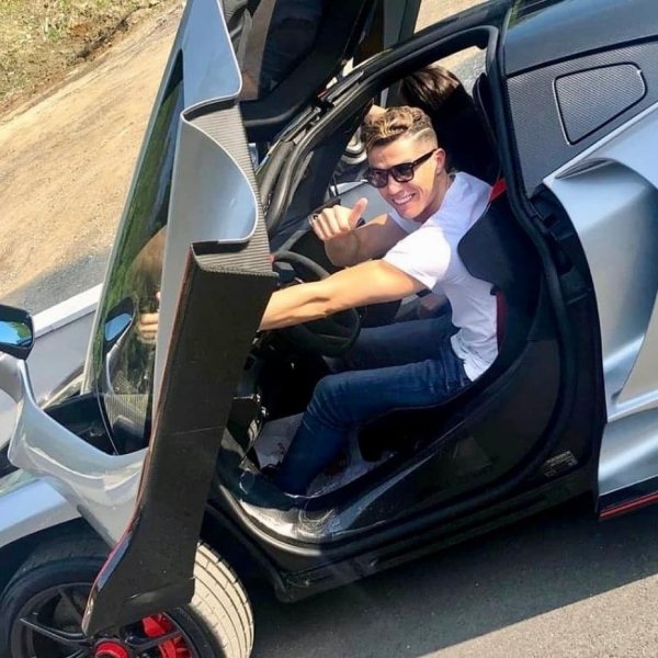  32 عکس رونالدو با کیفیت 4k