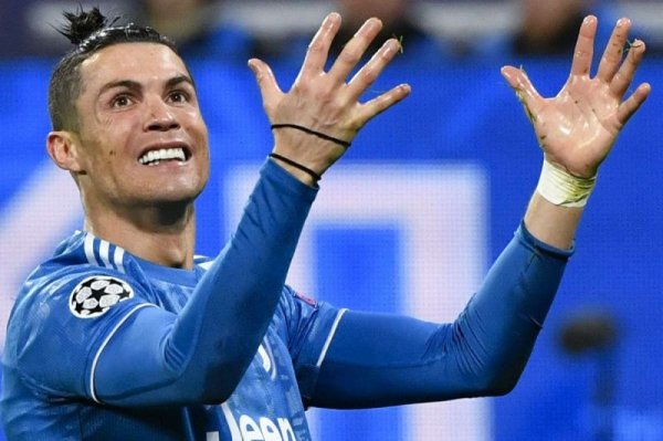 عکس دست رونالدو