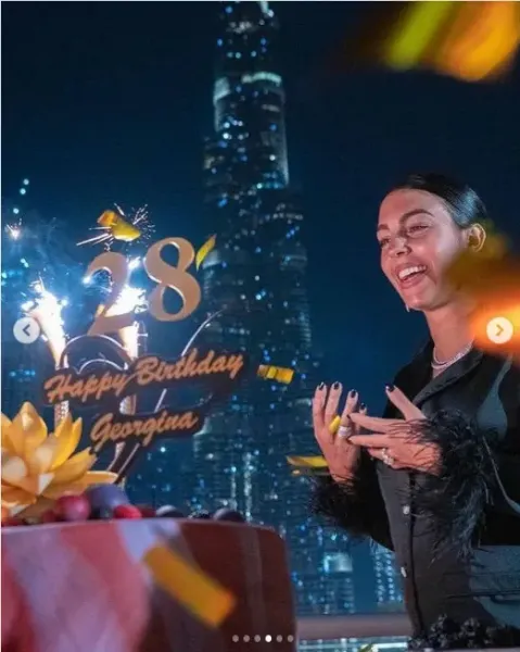  عکس تولد جورجینا روی برج خلیفه