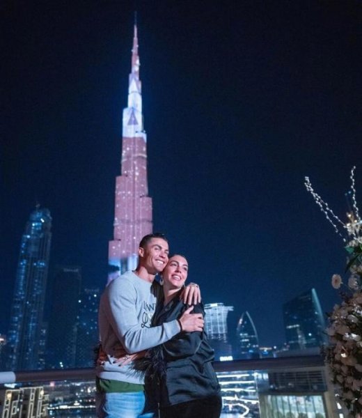  عکس رونالدو روی برج خلیفه