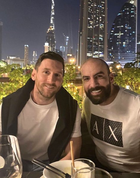  عکس مسی روی برج خلیفه