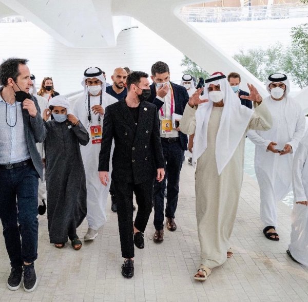  عکس مسی روی برج خلیفه