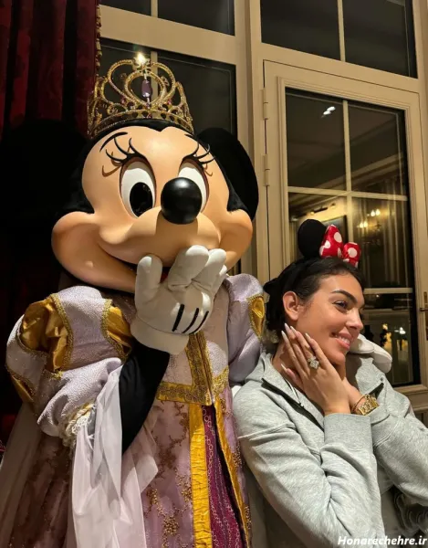  عکس همسر رونالدو روی برج خلیفه