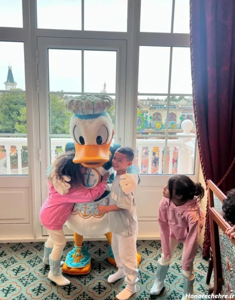  عکس همسر رونالدو روی برج خلیفه