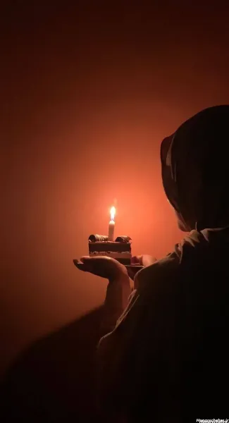  ژست عکس با کیک تولد بدون چهره