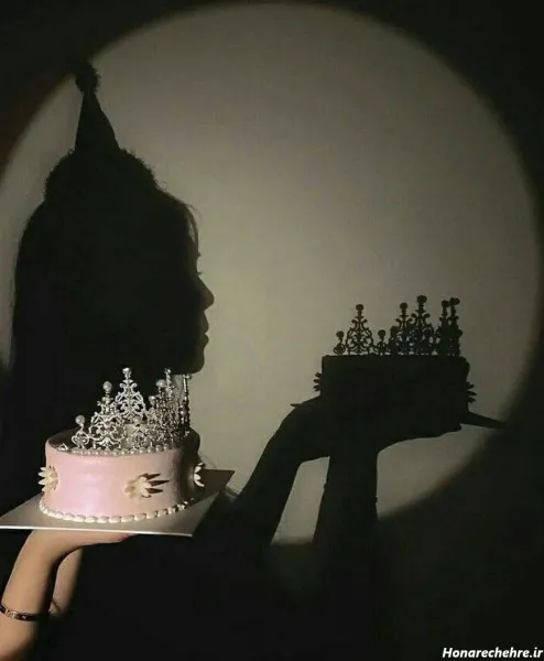 عکس دختر با کیک تولد بدون چهره