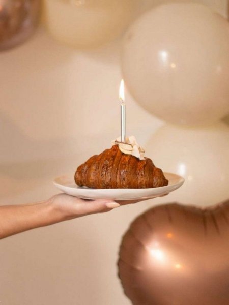  عکس تولد با کروسان و گل