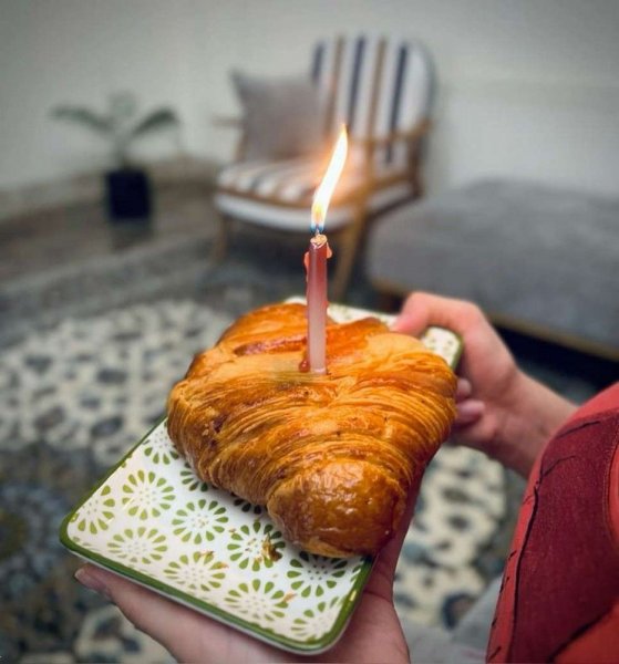  عکس تولد با کیک کروسان