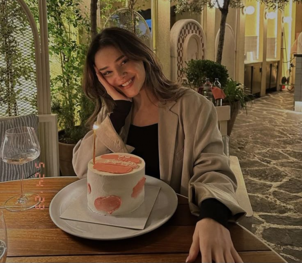 ایده عکس تولد در کافه