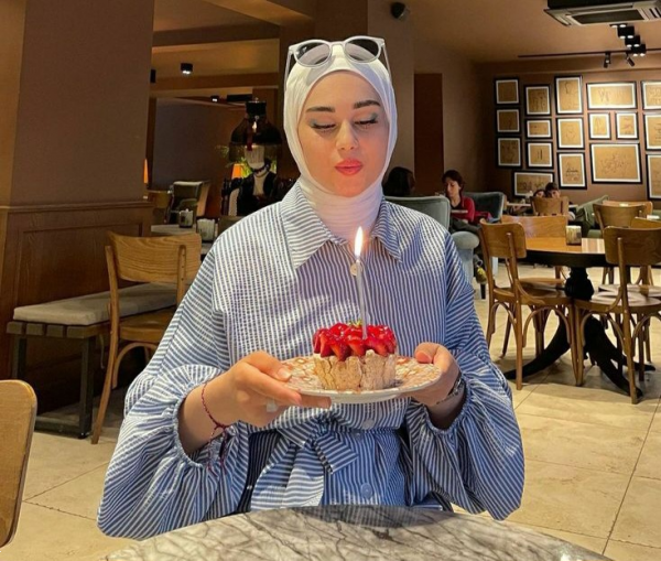  ایده عکس تولد در کافه