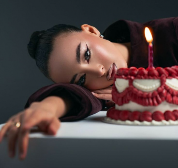  ایده عکس تولد در کافه