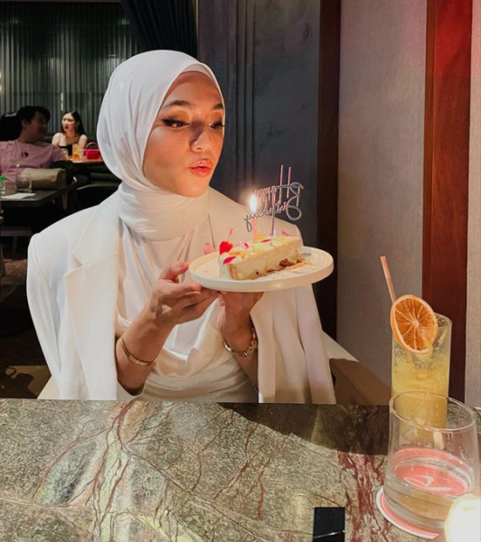  ایده عکس تولد در کافه