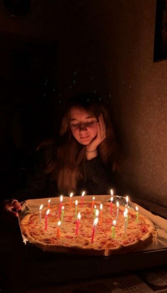  عکس تولد با همبرگر