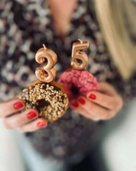  عکس تولد با همبرگر