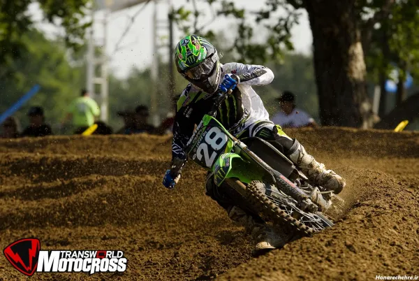  ژست عکاسی با موتور کراس