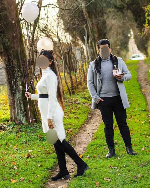  ژست عکس تولد با کیک در فضای باز