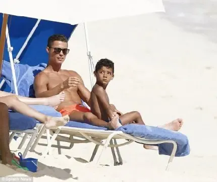  عکس جدید کریستیانو رونالدو با فرزندانش