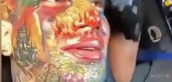  عکس امیر تتلو در حال خالکوبی