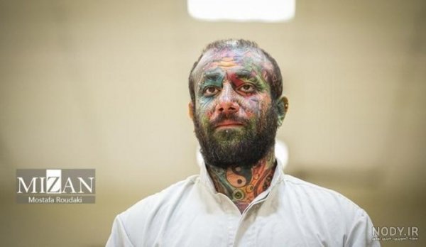  عکس امیر تتلو در حال خالکوبی