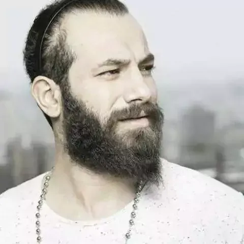 عکس امیر تتلو از پشت