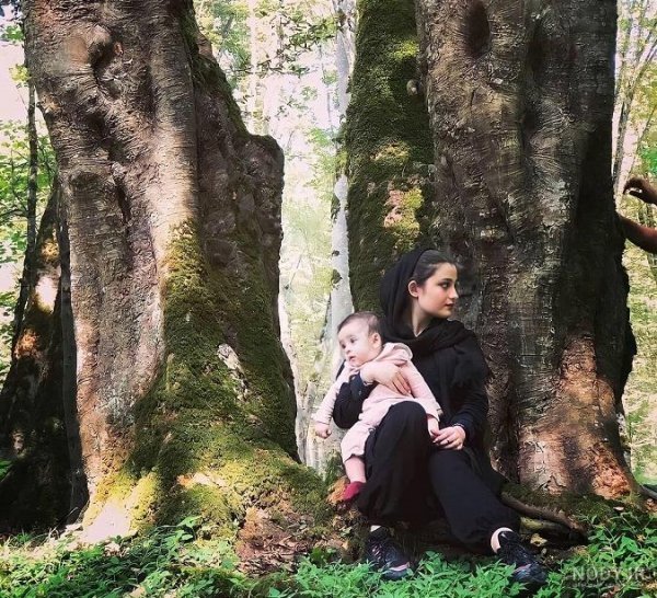  عکس سارا و نیکا در خارج از کشور بی حجاب