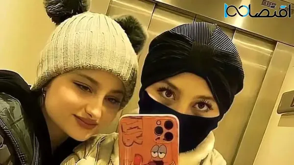  عکس سارا و نیکا در استخر خارج از کشور