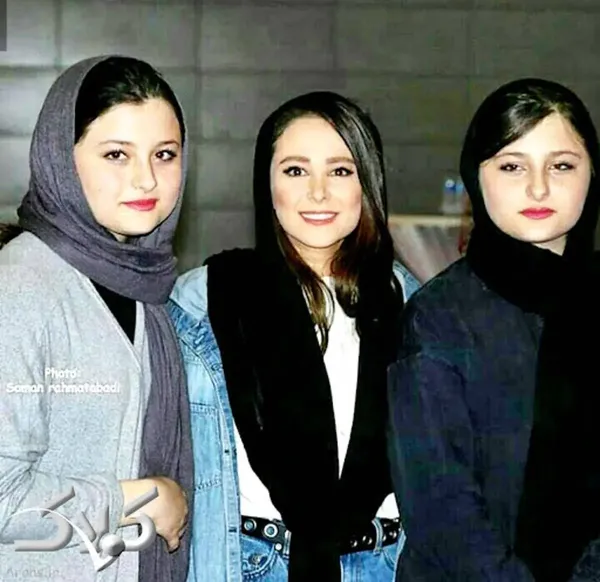  عکس سارا و نیکا در استخر