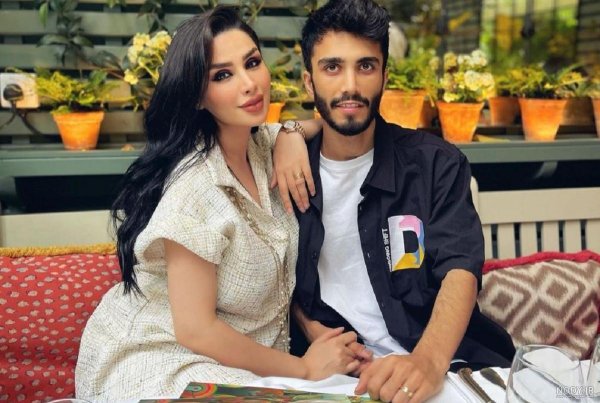  عکس دنیا جهانبخت در استخر با مهراد جم