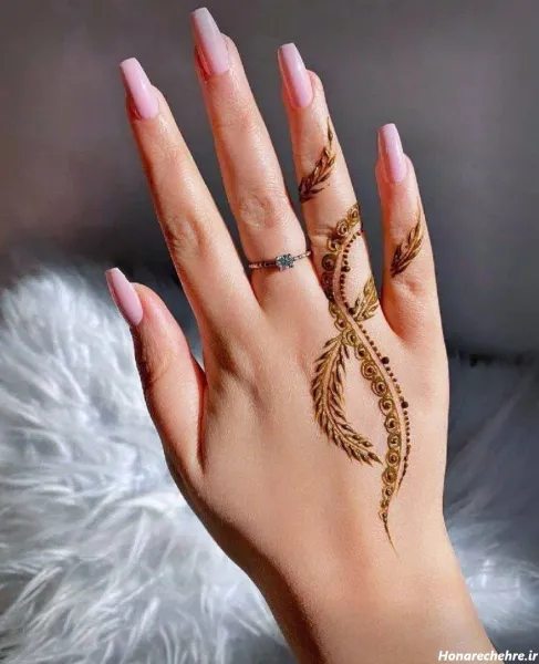  20 عکس نقش حنا ساده دخترانه