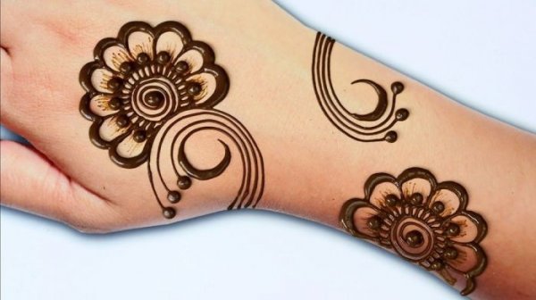  20 عکس نقش حنا ساده دخترانه