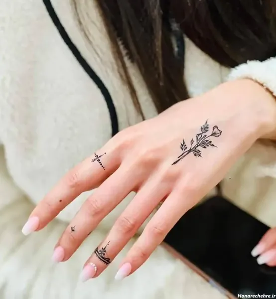  20 عکس نقش حنا ساده دخترانه