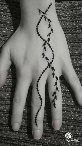  20 عکس نقش حنا ساده دخترانه