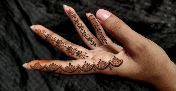  20 عکس نقش حنا ساده دخترانه