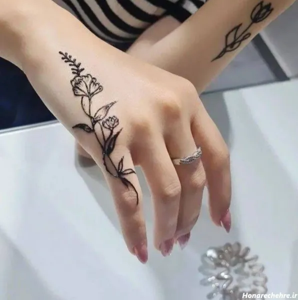  20 عکس نقش حنا ساده دخترانه