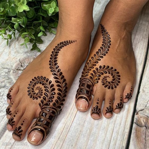  20 عکس نقش حنا ساده دخترانه