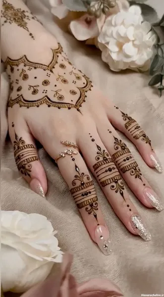  20 عکس نقش حنا ساده دخترانه