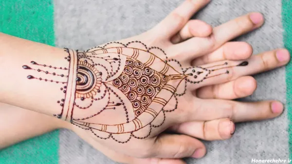  20 عکس نقش حنا ساده دخترانه